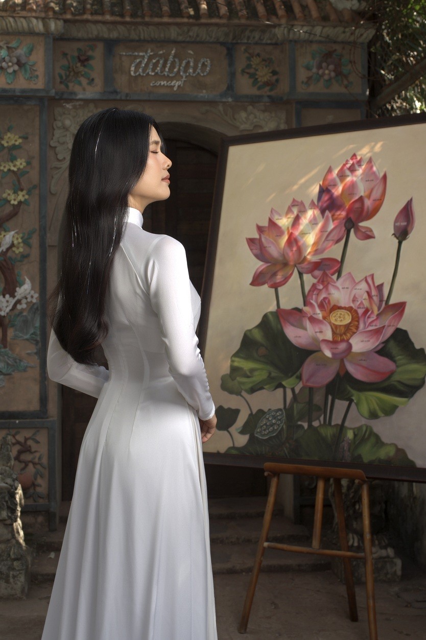 Phúc Anh công bố kỷ lục Việt Nam cho bức tranh hoa sen của dự án '54 dân tộc Việt Nam'