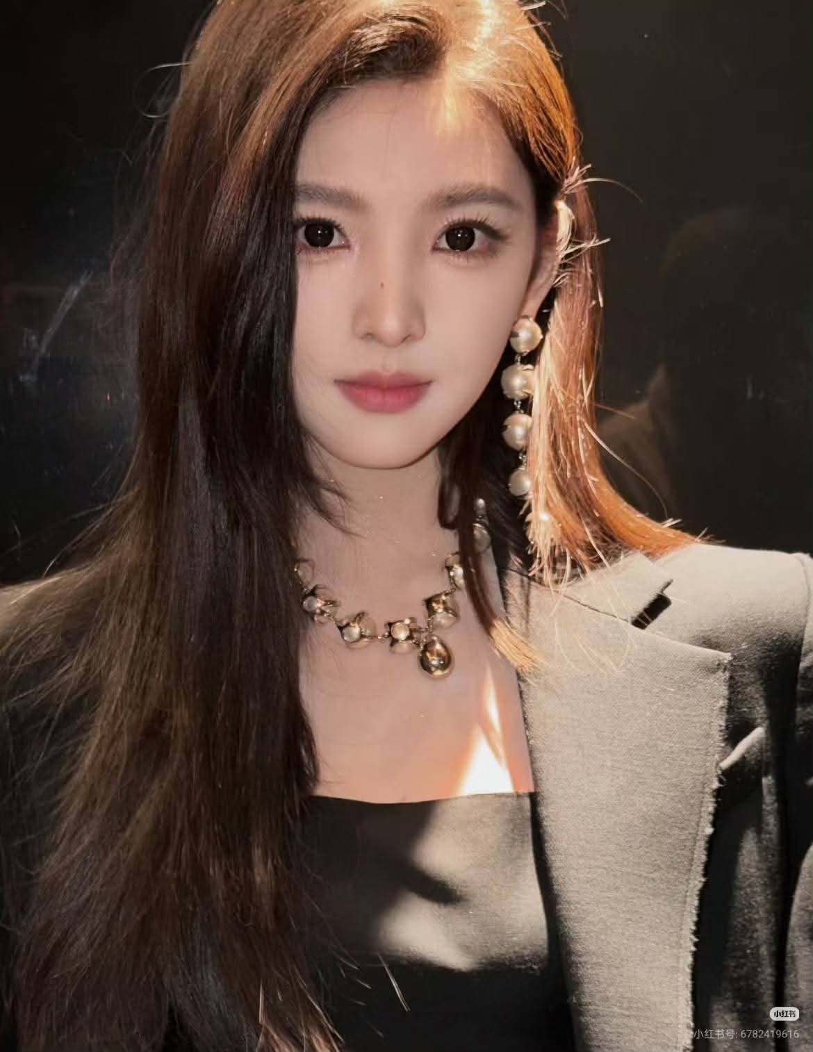 Động thái của Thiều Bảo Trang khi Phương Uyên công khai hôn Thanh Hà trên sân khấu