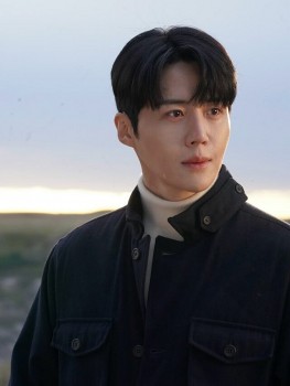 Kim Seon Ho lên tiếng về cáo buộc trốn thuế