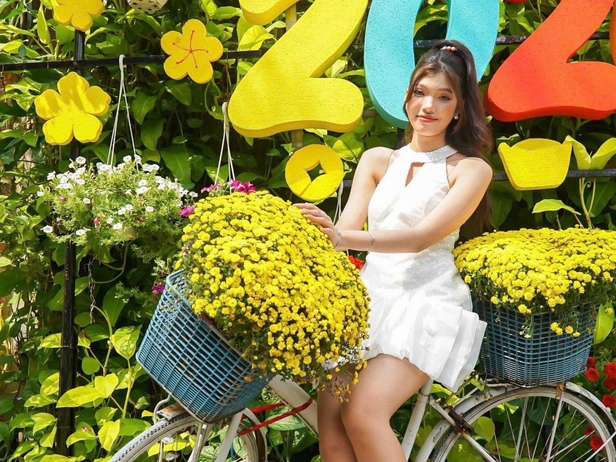 Tái xuất sau 5 năm, Tiểu Bình 'The Voice Kids' khoe giọng mê hoặc lòng người bằng MV 'Hương Tết quê nhà'