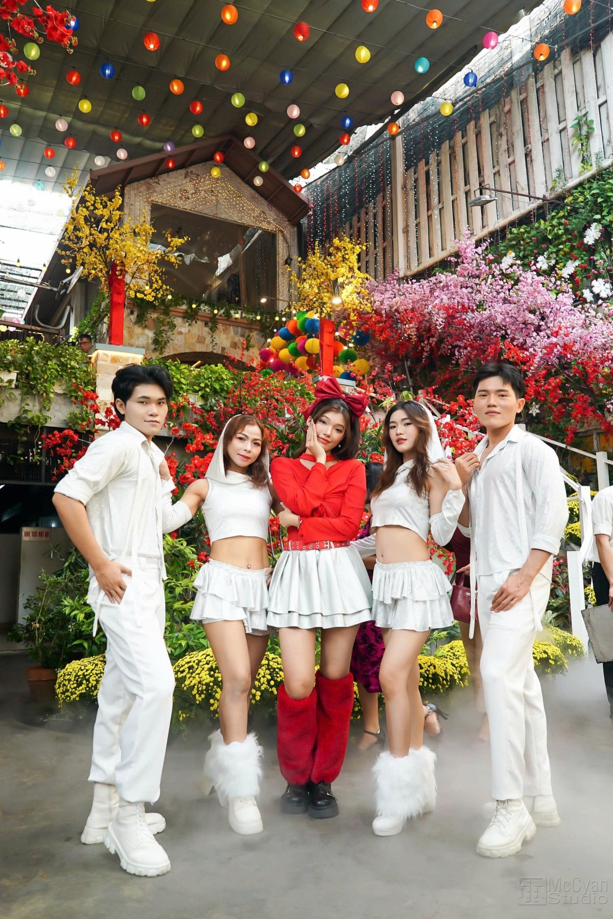 Tái xuất sau 5 năm, Tiểu Bình 'The Voice Kids' khoe giọng mê hoặc lòng người bằng MV 'Hương Tết quê nhà'