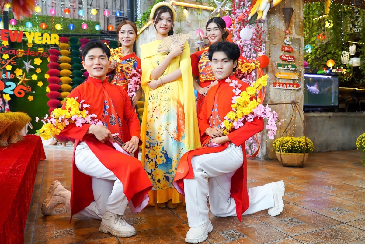 Tái xuất sau 5 năm, Tiểu Bình 'The Voice Kids' khoe giọng mê hoặc lòng người bằng MV 'Hương Tết quê nhà'