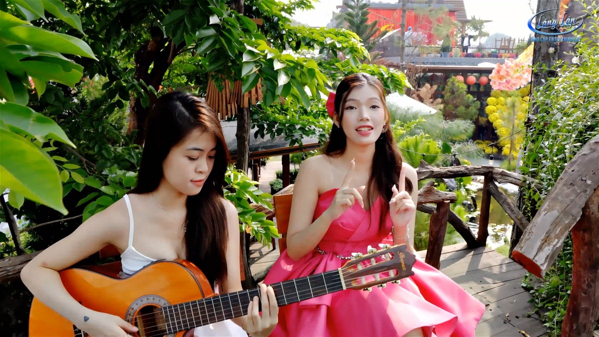 Tái xuất sau 5 năm, Tiểu Bình 'The Voice Kids' khoe giọng mê hoặc lòng người bằng MV 'Hương Tết quê nhà'