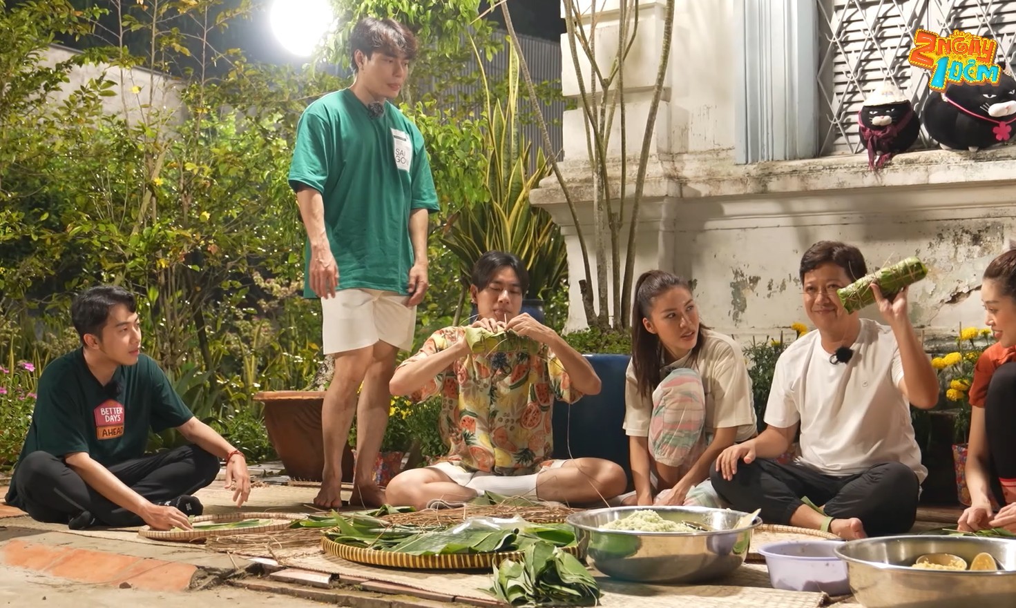 '2 ngày 1 đêm - Chuyện chưa kể': Dương Lâm - Cris Phan hợp nhau 'quậy' um sùm tiểu phẩm bưng hoa đến che hình Ngô Kiến Huy