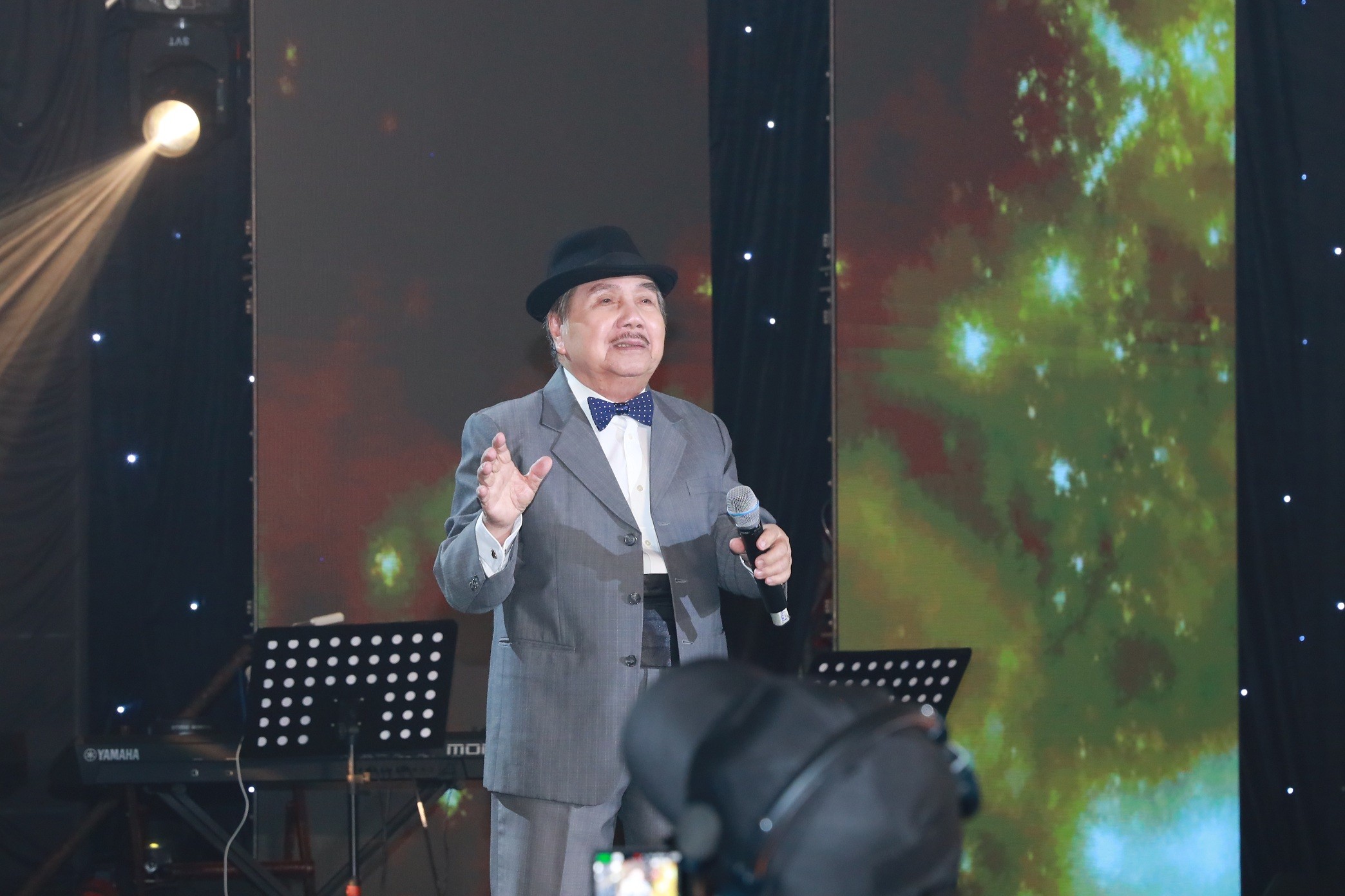 Liveshow ở tuổi U90 của nhạc sĩ Nhật Minh bùng nổ với dàn sao Việt cực chất