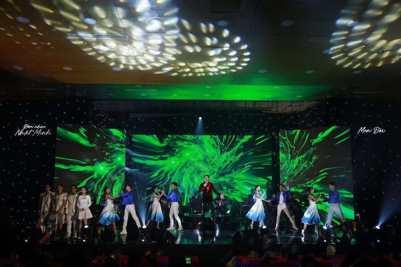 Liveshow ở tuổi U90 của nhạc sĩ Nhật Minh bùng nổ với dàn sao Việt cực chất