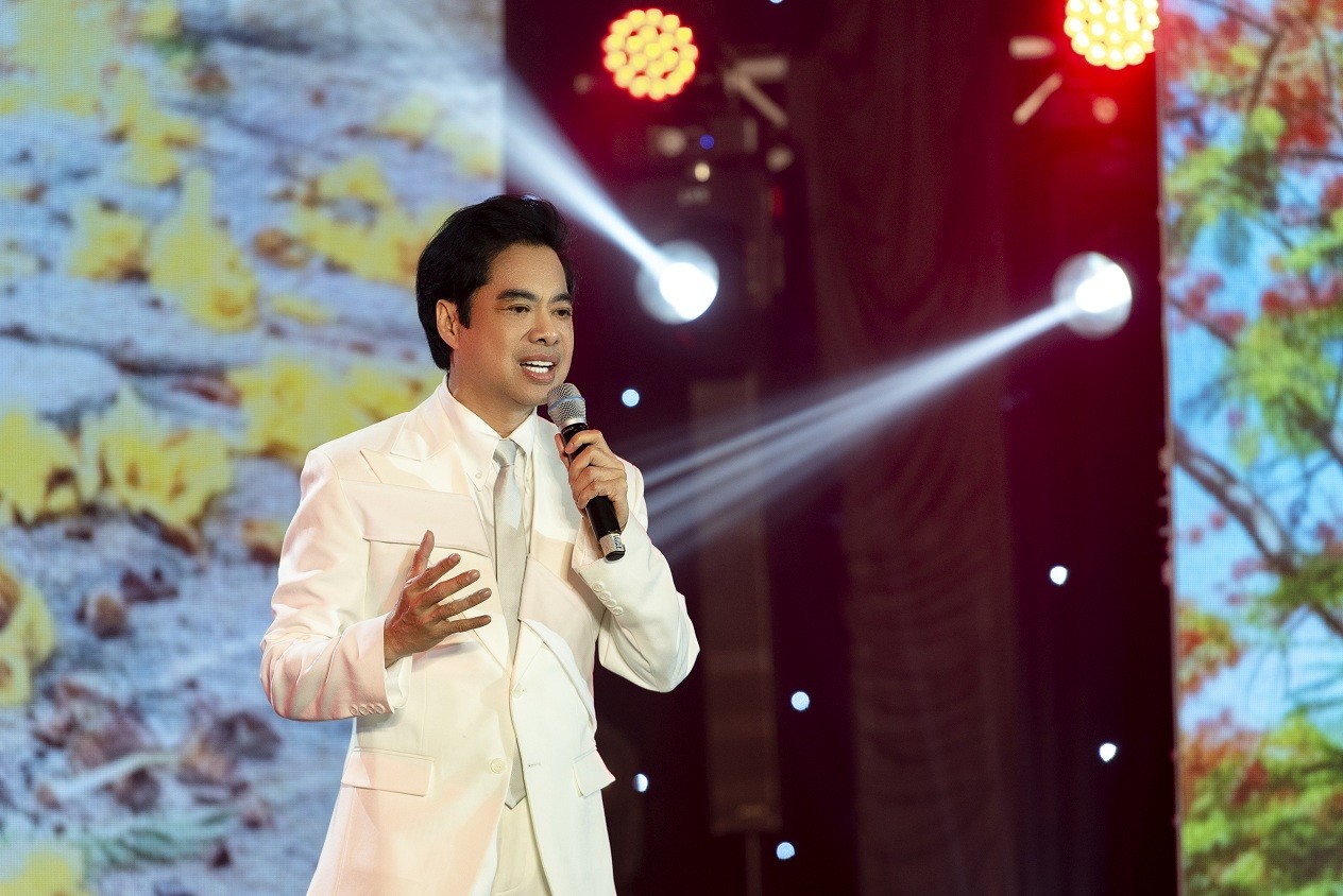 Liveshow ở tuổi U90 của nhạc sĩ Nhật Minh bùng nổ với dàn sao Việt cực chất