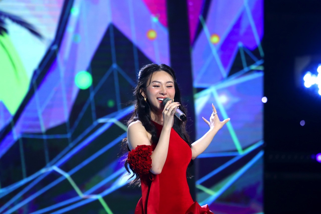 Ca sĩ Đào Kỳ Anh hoài niệm về thời sinh viên đi hát 'kiếm đồng bạc lẻ'