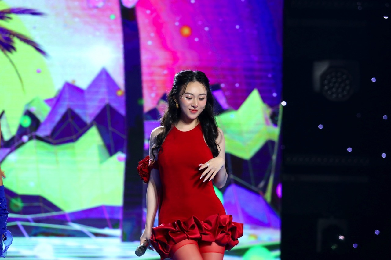 Ca sĩ Đào Kỳ Anh hoài niệm về thời sinh viên đi hát 'kiếm đồng bạc lẻ'