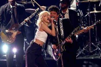 Rosé (BlackPink) bị chỉ trích sau màn trình diễn tại Grammy