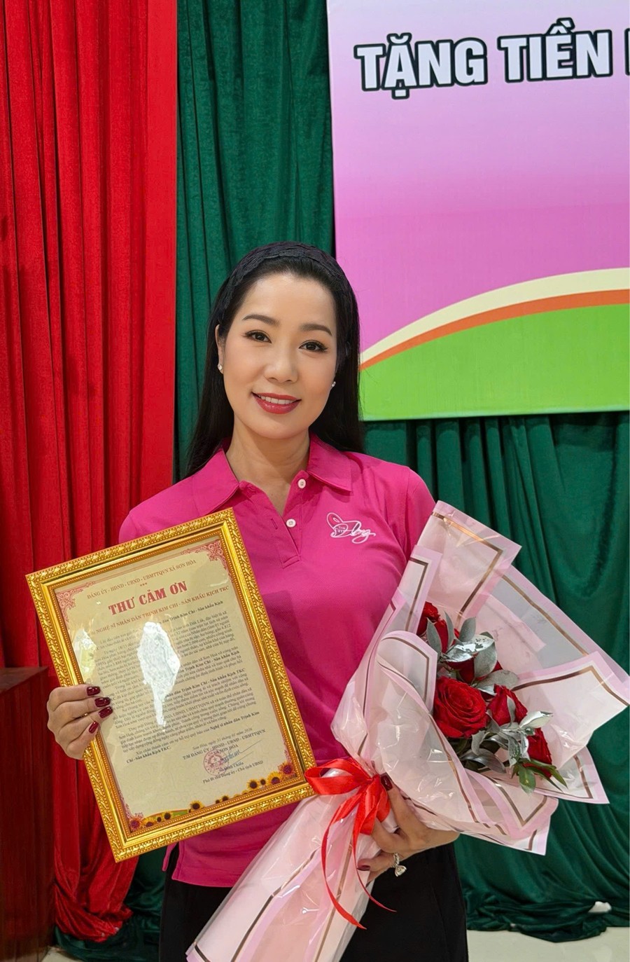 NSND Trịnh Kim Chi mang Tết sớm cho bà con bị ảnh hưởng lũ lụt