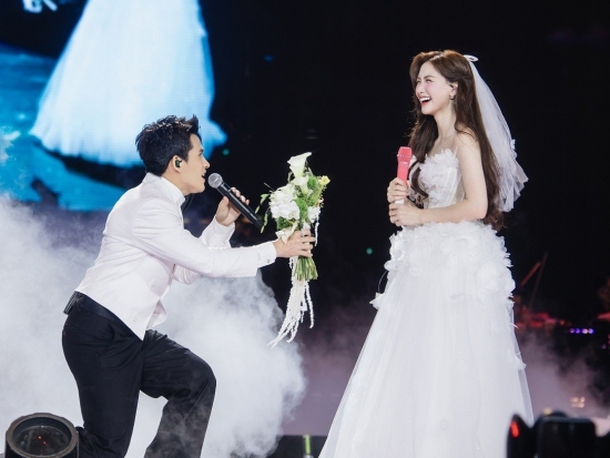 Fan Concert đầu năm 2026 rực rỡ hoành tráng của Hòa Minzy