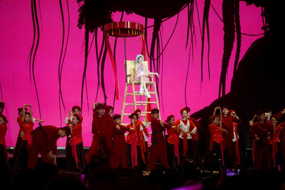 Fan Concert đầu năm 2026 rực rỡ hoành tráng của Hòa Minzy