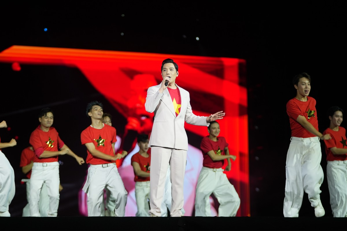 Profile 'khủng' của đạo diễn 'Mùi phở': 'Cha đẻ' của ca khúc quốc dân, 'cá mập' Shark Tank