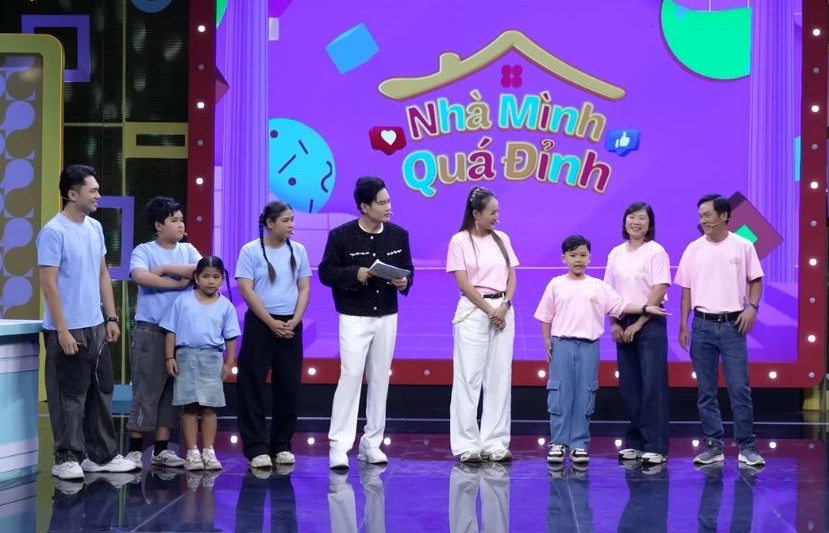 Quán quân 'Siêu mẫu nhí toàn cầu 2025' bất ngờ xuất hiện tại 'Nhà mình quá đỉnh', gây sốt vì phong thái và giọng hát tự tin