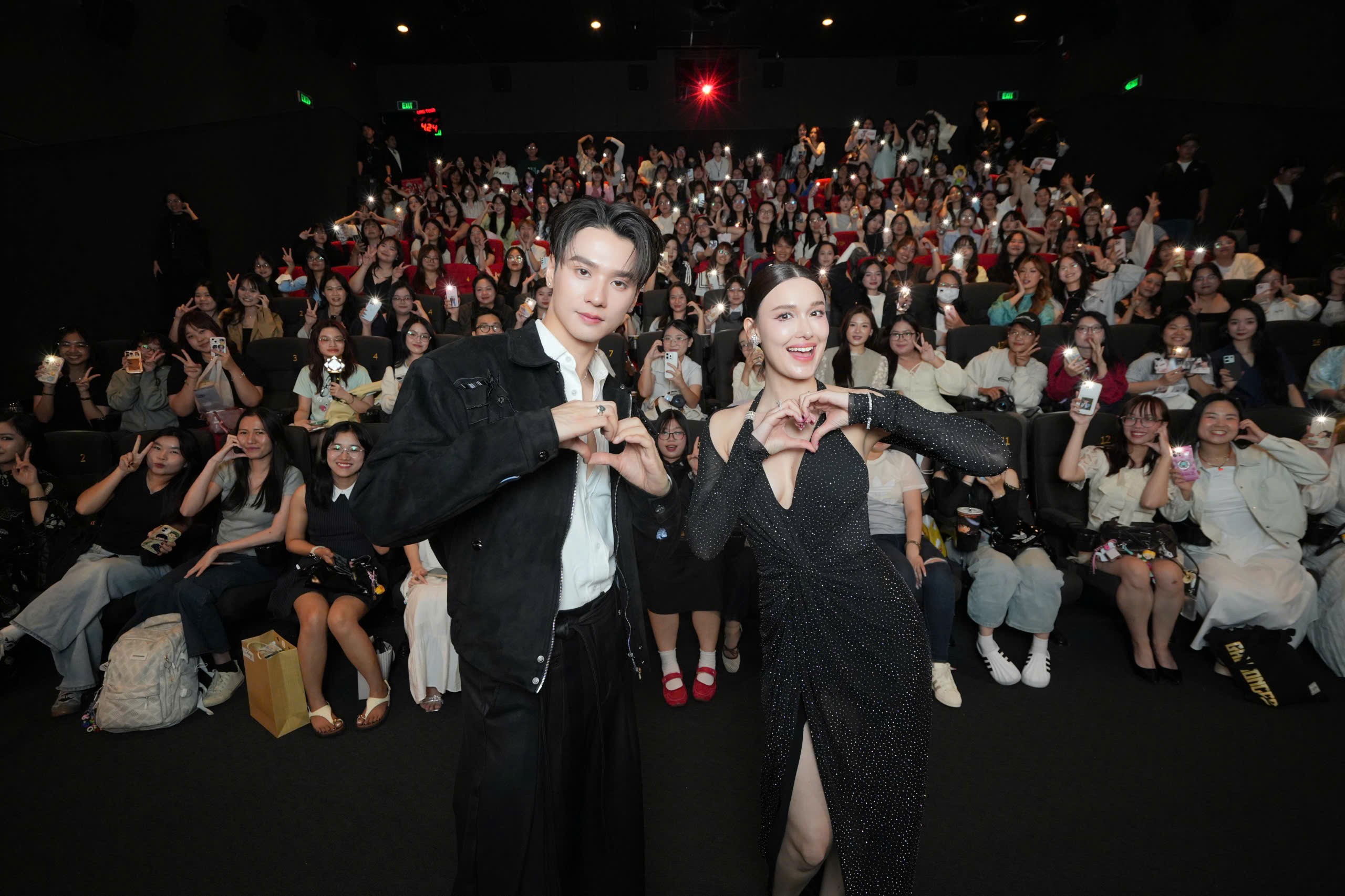 Keng Harit bùng nổ visual khi sang Việt Nam đi cinetour phim 'Người đẹp và quái lạ'