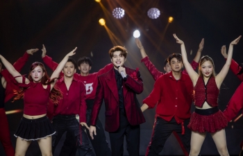 Không hổ danh 'ông hoàng nhạc xuân': Noo Phước Thịnh tái xuất rực rỡ tại 'Gala nhạc Việt 2026' với 'Tết an nhiên, Tết bình yên'