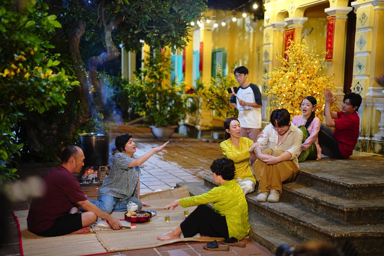 Thu Trang - Tiến Luật trở lại với 'Tết đến rồi về nhà thôi 9', hé lộ vai diễn của bé Andy