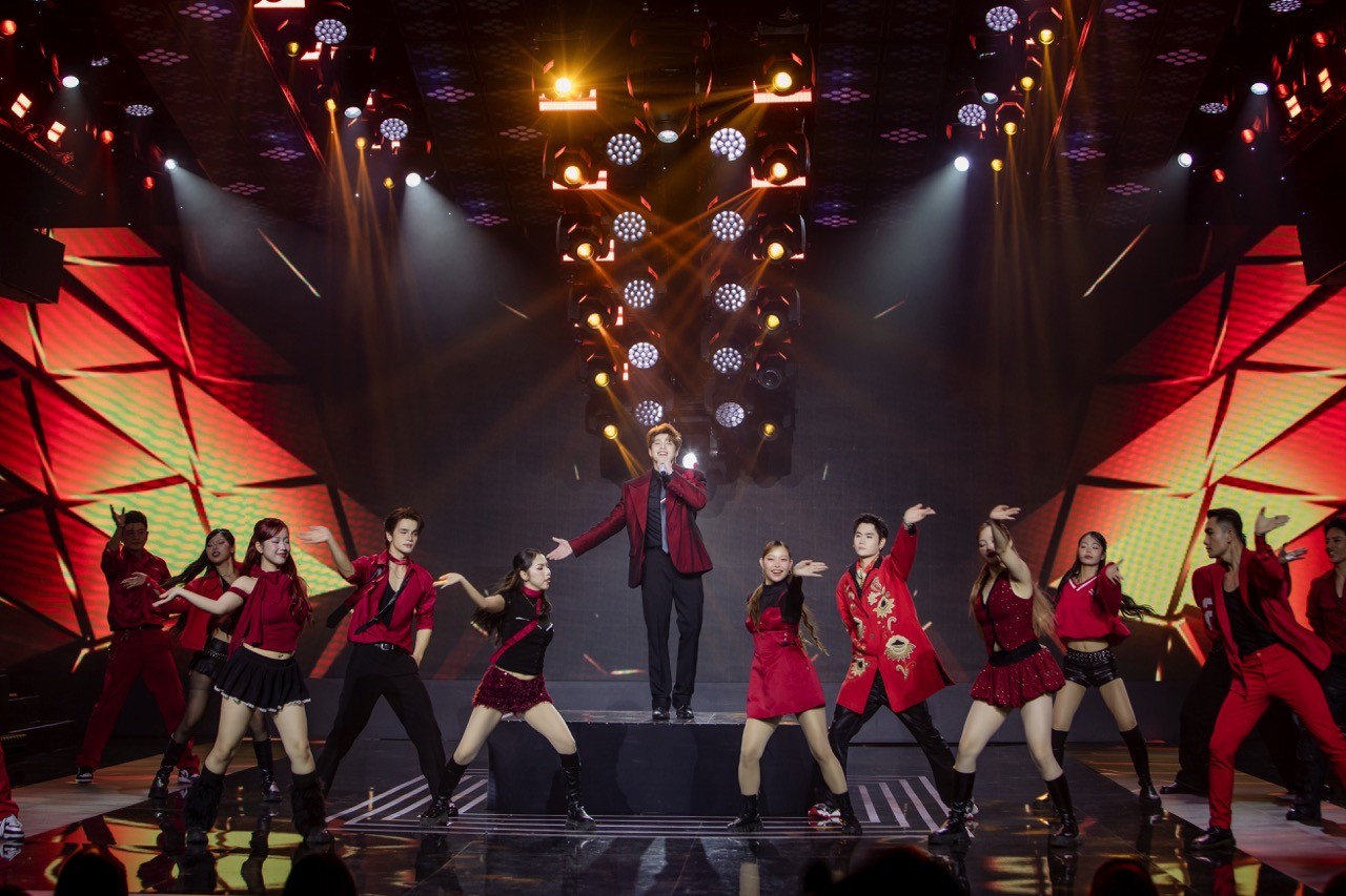 Không hổ danh 'ông hoàng nhạc xuân': Noo Phước Thịnh tái xuất rực rỡ tại 'Gala nhạc Việt 2026' với 'Tết an nhiên, Tết bình yên'