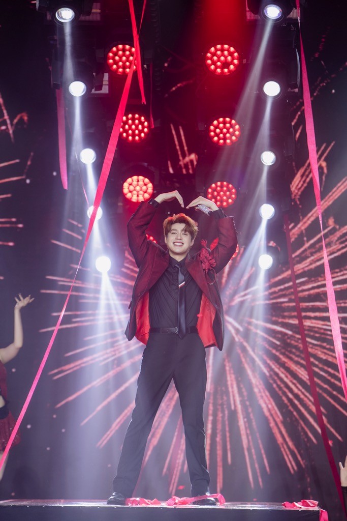 Không hổ danh 'ông hoàng nhạc xuân': Noo Phước Thịnh tái xuất rực rỡ tại 'Gala nhạc Việt 2026' với 'Tết an nhiên, Tết bình yên'