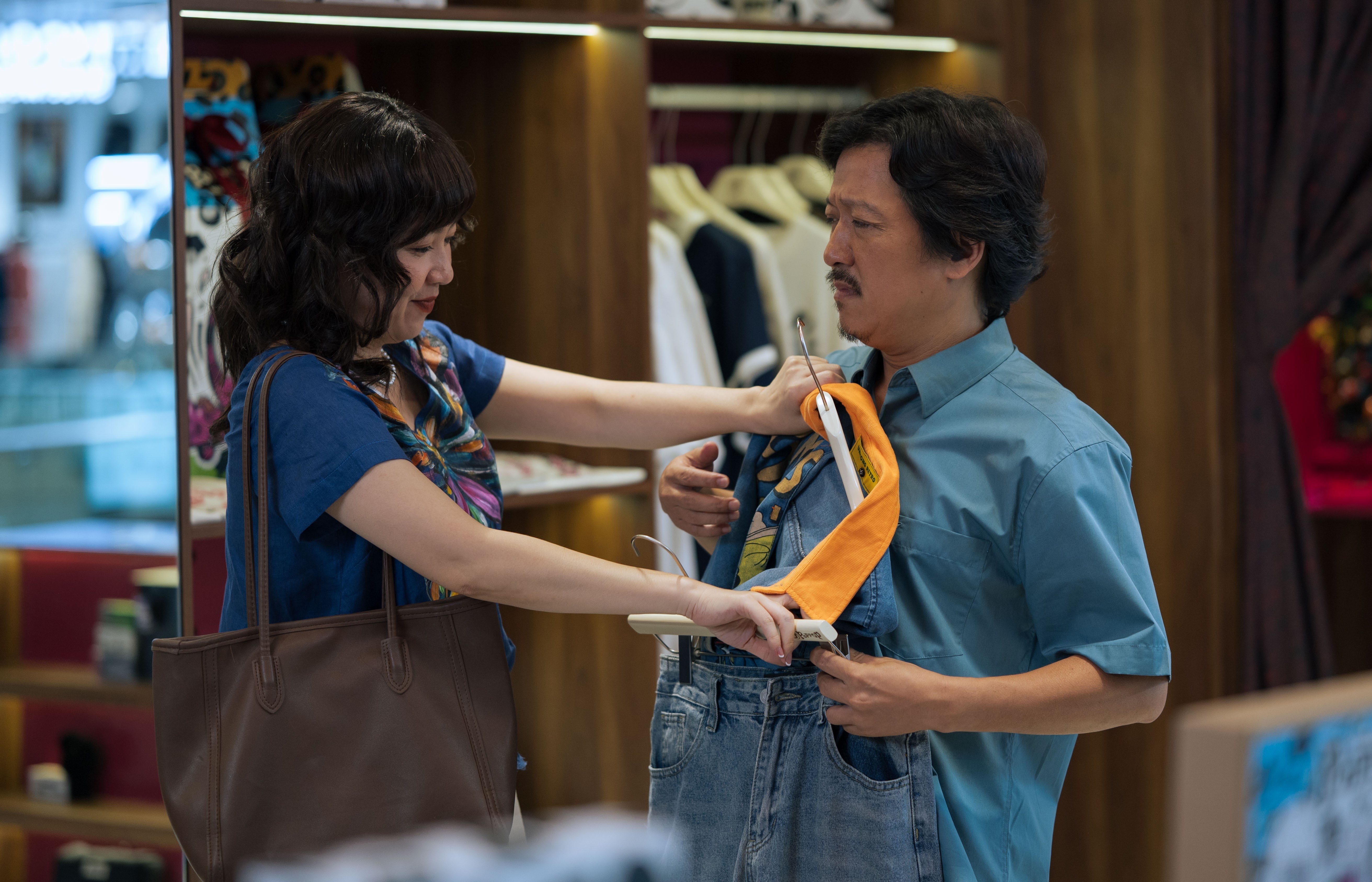 Trường Giang 'chơi tất tay' khi kéo một nửa showbiz hội tụ trong 'Nhà ba tôi một phòng'