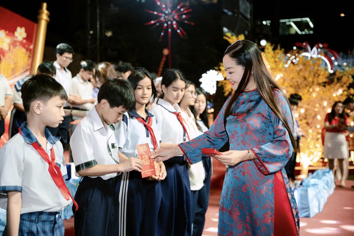 Hoa hậu Hoàng Thanh Nga lan tỏa yêu thương cùng chương trình 'Gắn kết yêu thương'