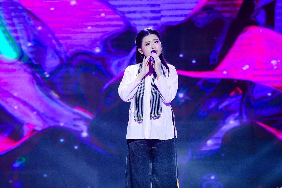 'Người kể chuyện tình': Quỳnh Cầm dẫn đầu Bán kết 1, chinh phục 3 điểm 10 tuyệt đối