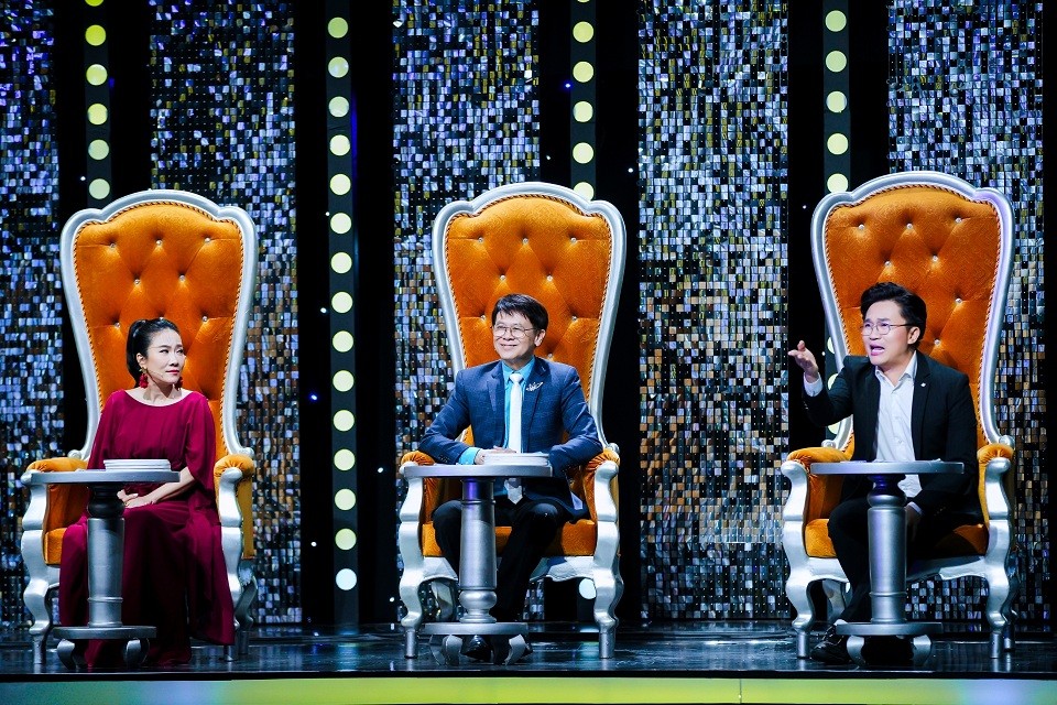 'Người kể chuyện tình': Quỳnh Cầm dẫn đầu Bán kết 1, chinh phục 3 điểm 10 tuyệt đối