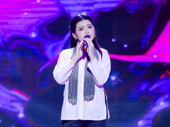 'Người kể chuyện tình': Quỳnh Cầm dẫn đầu Bán kết 1, chinh phục 3 điểm 10 tuyệt đối