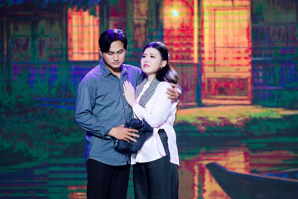 'Người kể chuyện tình': Quỳnh Cầm dẫn đầu Bán kết 1, chinh phục 3 điểm 10 tuyệt đối