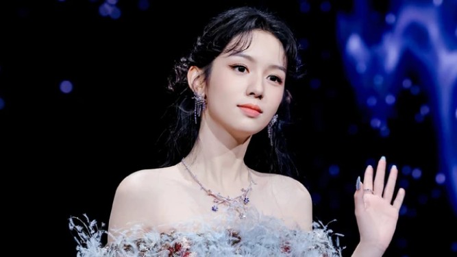 Châu Dã gây bàn tán với tạo hình đối lập tại đêm hội Weibo