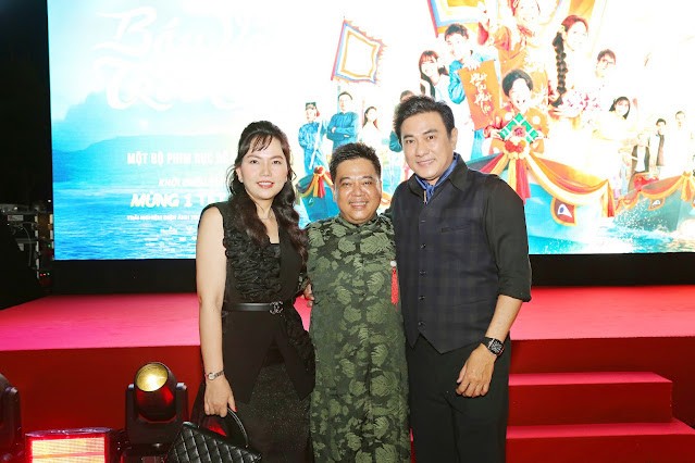 Vợ chồng Hoàng Phúc - Uyên Phương hội ngộ dàn sao tại sự kiện