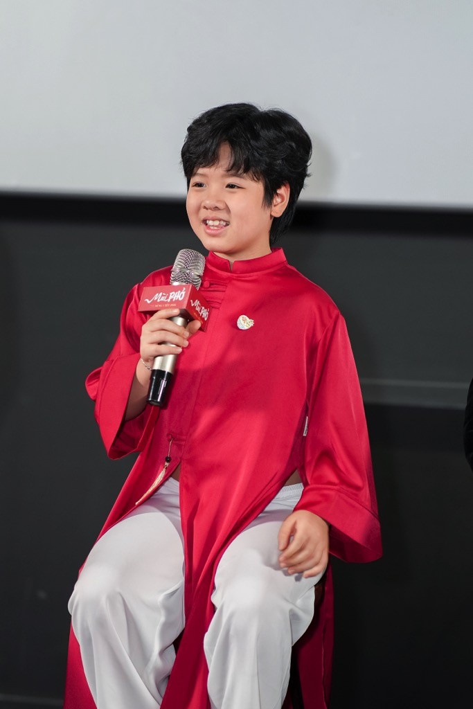 Nghệ sĩ Xuân Hinh rơi nước mắt tại buổi công chiếu phim điện ảnh 'Mùi phở'