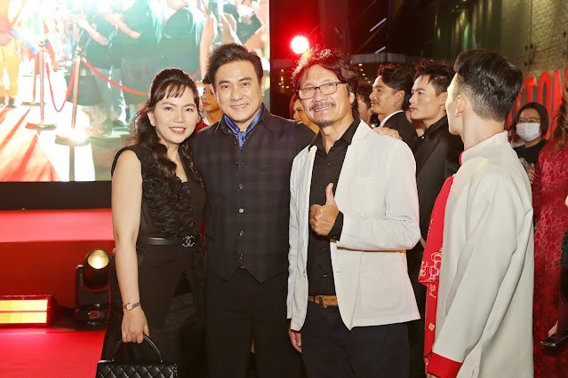 Vợ chồng Hoàng Phúc - Uyên Phương hội ngộ dàn sao tại sự kiện