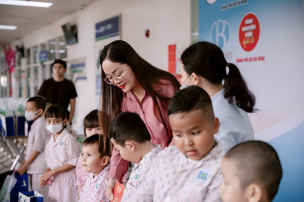 Hoa hậu Hoàng Thanh Nga lan tỏa yêu thương đến 250 bệnh nhi ung thư tại TP. HCM