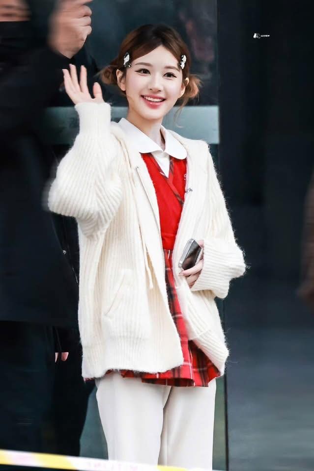 Triệu Lộ Tư tái xuất show giải trí, ghi điểm với diện mạo rạng rỡ