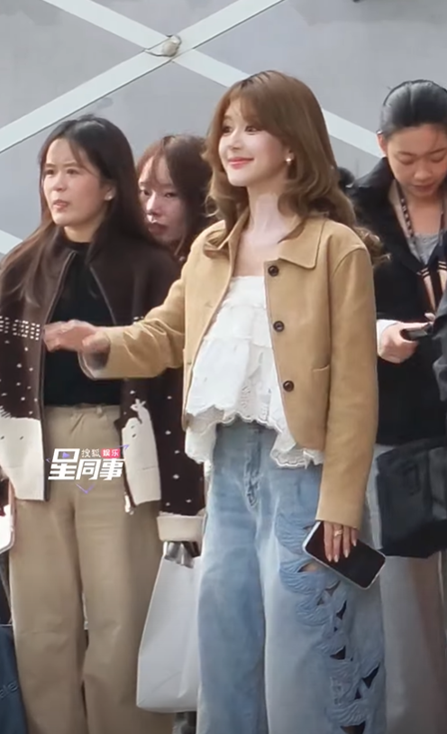 Triệu Lộ Tư tái xuất show giải trí, ghi điểm với diện mạo rạng rỡ