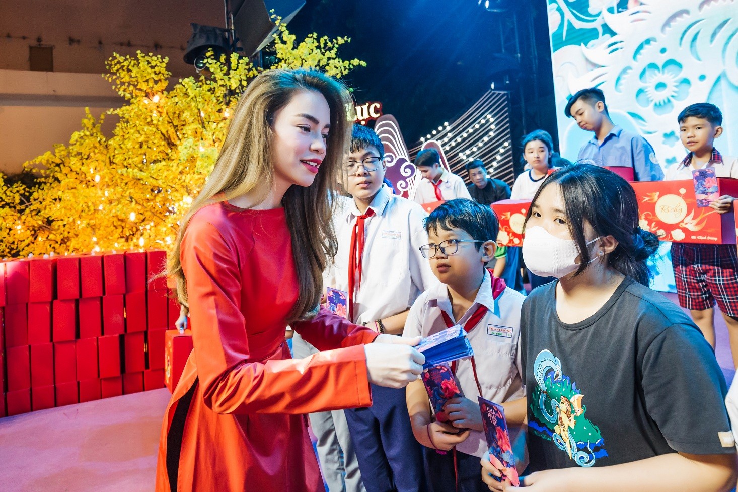 Hồ Ngọc Hà, Cẩm Ly cùng dàn sao 'khủng' V-biz đổ bộ 'Gala nhạc Việt 2026'