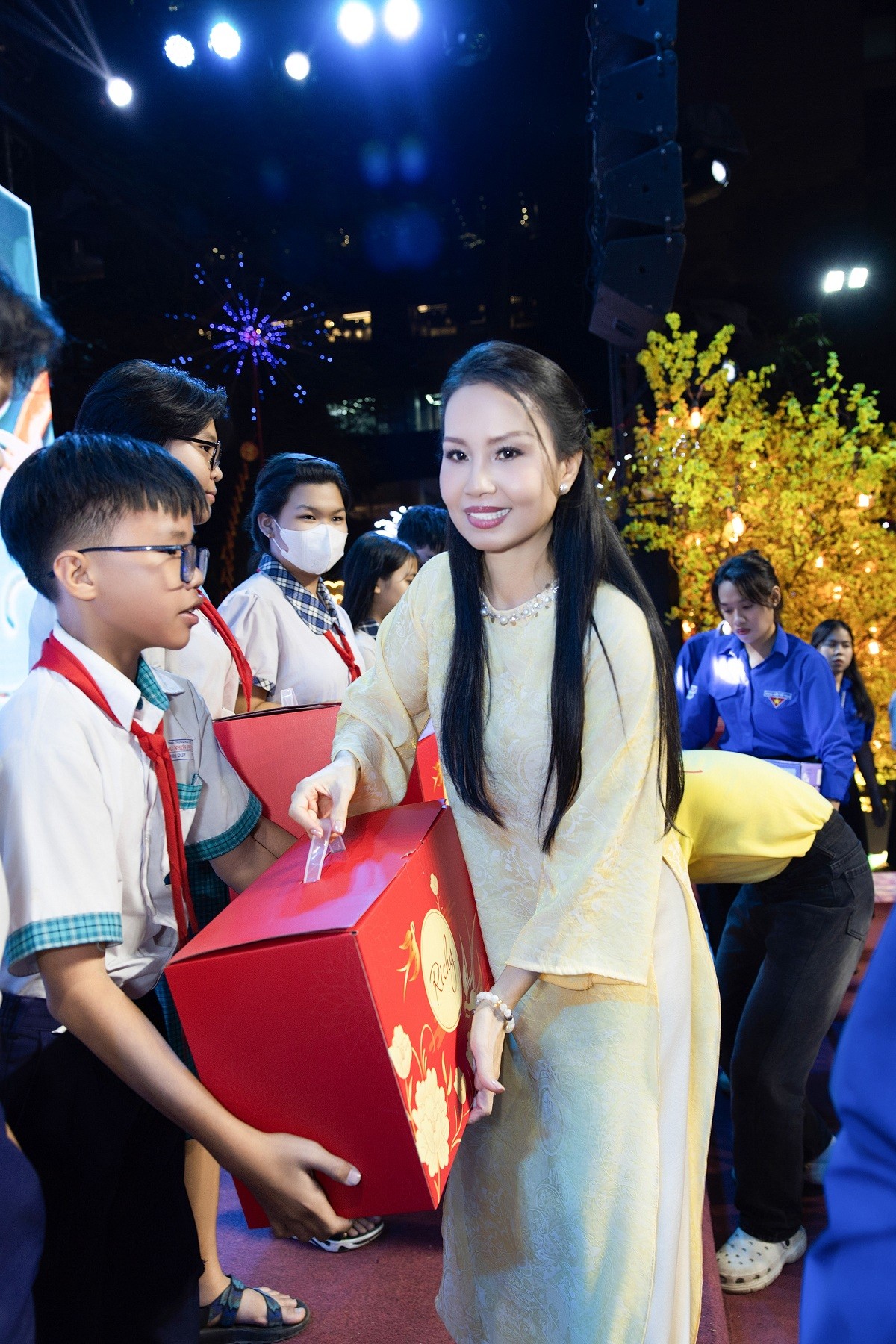 Hồ Ngọc Hà, Cẩm Ly cùng dàn sao 'khủng' V-biz đổ bộ 'Gala nhạc Việt 2026'