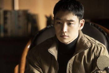 Lee Je Hoon nhận phản ứng trái chiều khi vào vai luật sư trong phim mới