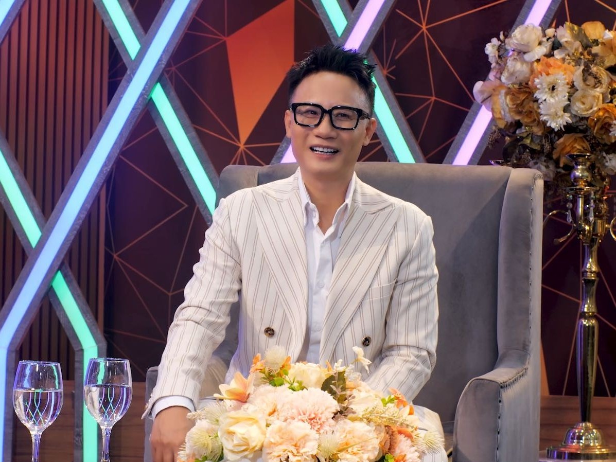 Nghệ sĩ Hoàng Bách lần đầu kể về áp lực 'cái bóng gia đình'