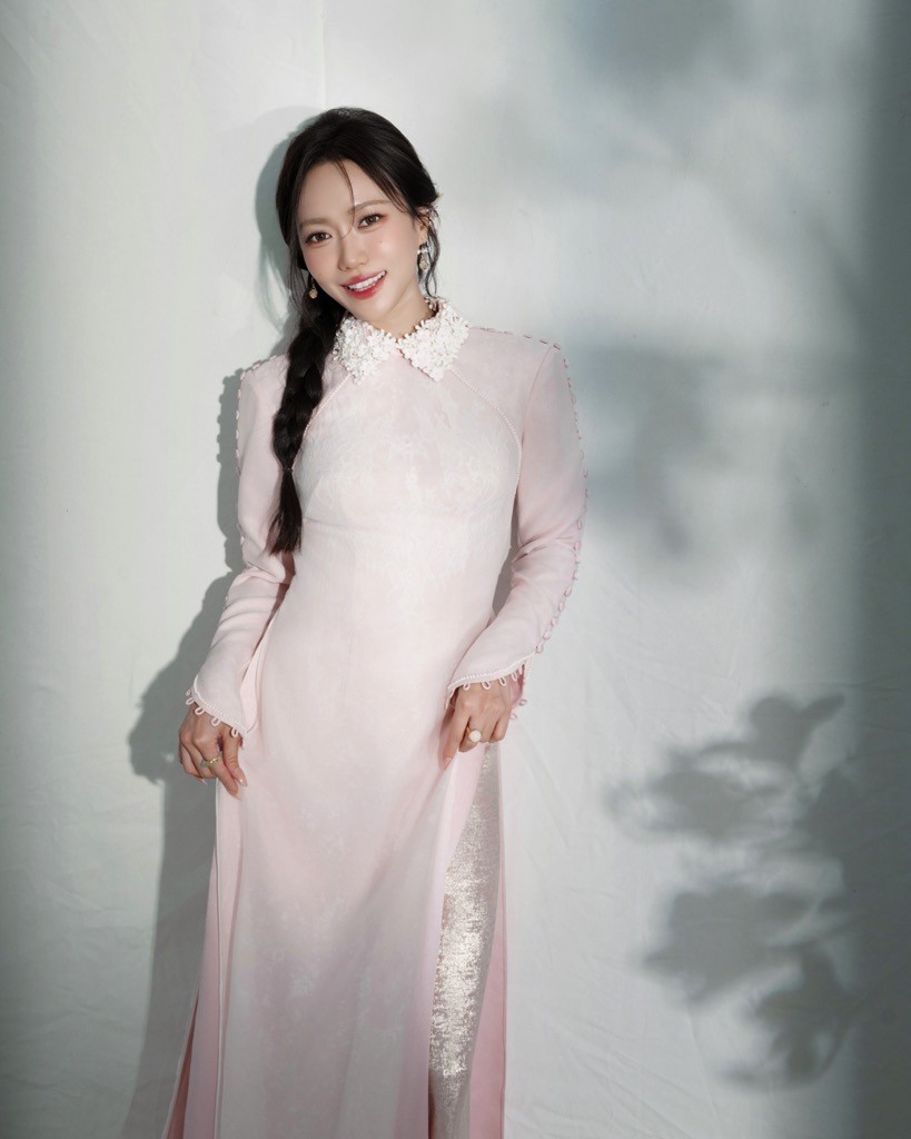 Diệu Nhi thướt tha với áo dài Tết, đón xuân Bính Ngọ