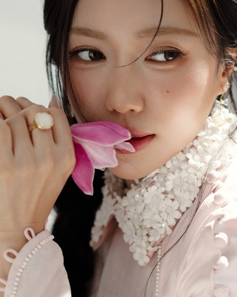 Diệu Nhi thướt tha với áo dài Tết, đón xuân Bính Ngọ