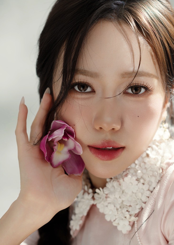 Diệu Nhi thướt tha với áo dài Tết, đón xuân Bính Ngọ