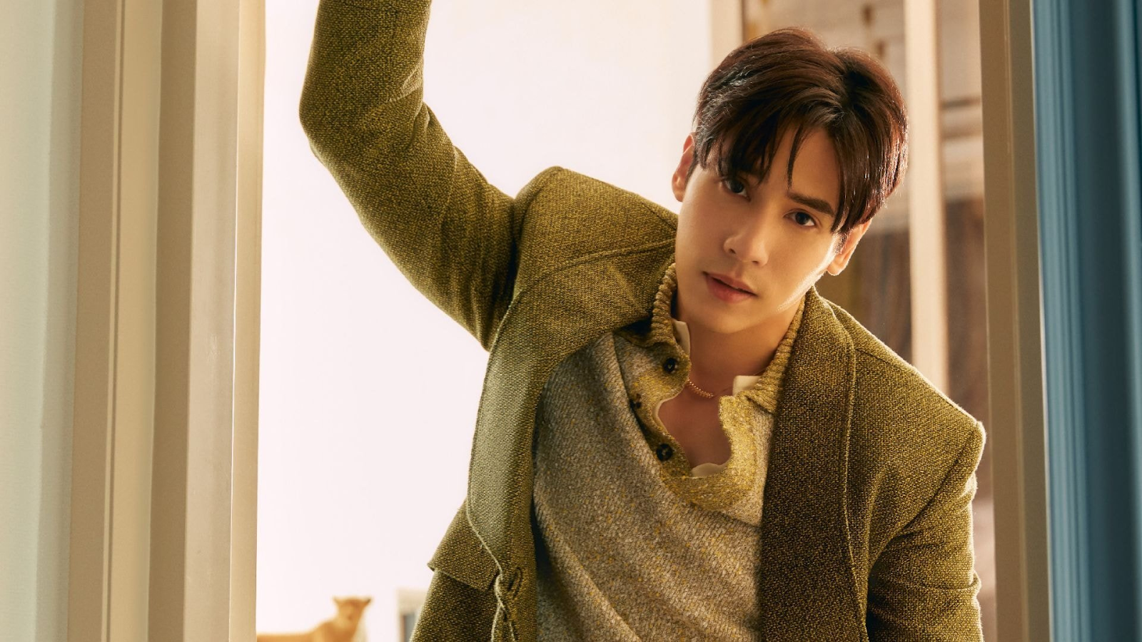 Jes Jespipat - Bua Nalinthip: Cặp đôi ‘tẻn tẻn’ đang khuấy động màn ảnh Việt với 'Hẹn yêu nơi công sở'