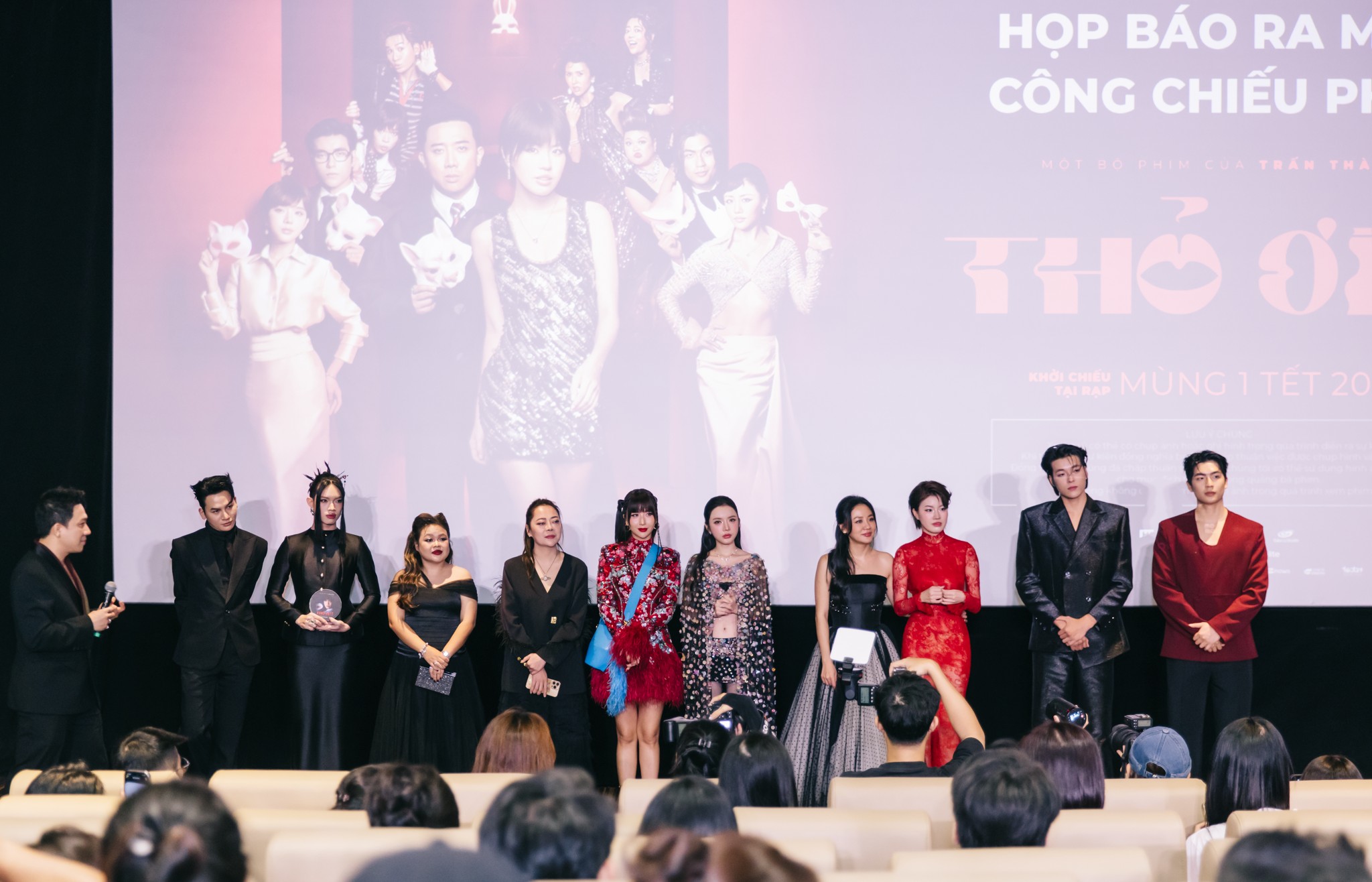 Ngàn sao hội tụ tại thảm đỏ công chiếu phim 'Thỏ ơi!!'