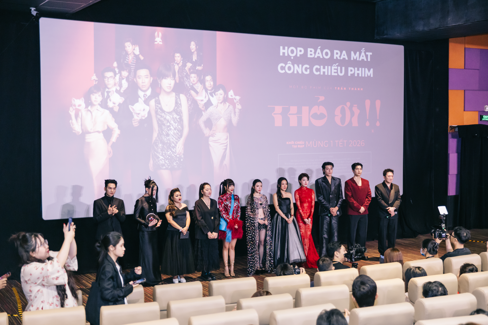 Ngàn sao hội tụ tại thảm đỏ công chiếu phim 'Thỏ ơi!!'