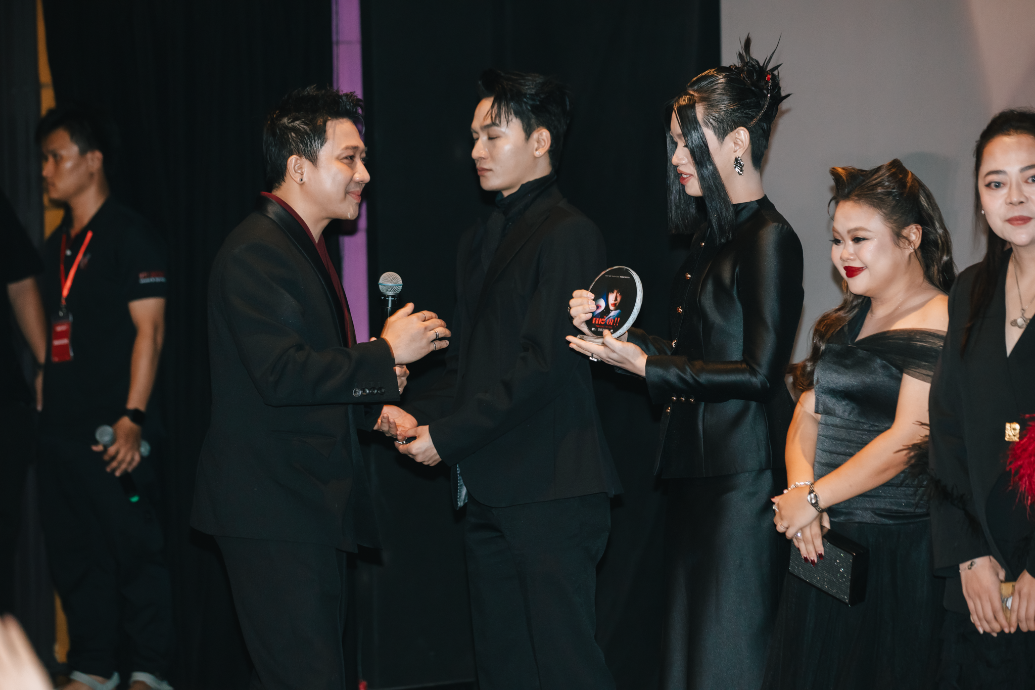 Ngàn sao hội tụ tại thảm đỏ công chiếu phim 'Thỏ ơi!!'