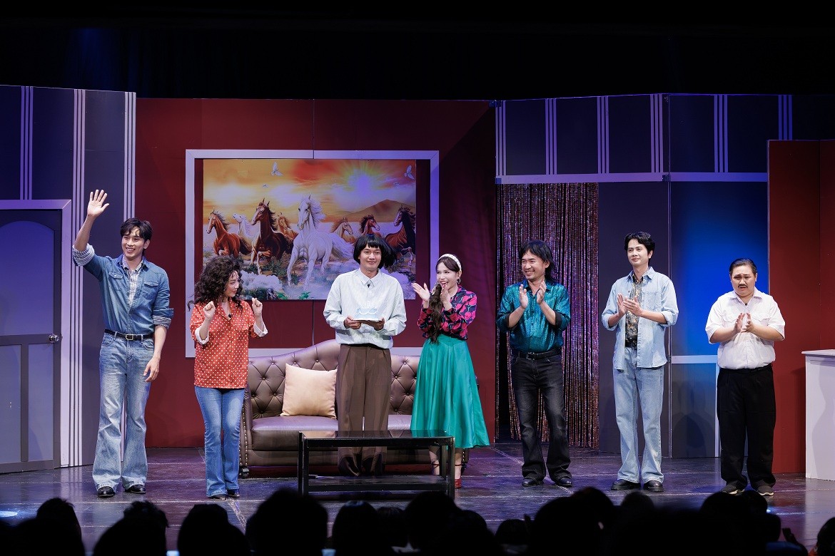 Tiến Luật lần đầu làm đạo diễn sân khấu: Nhờ vậy tôi hiểu hơn công việc của vợ!