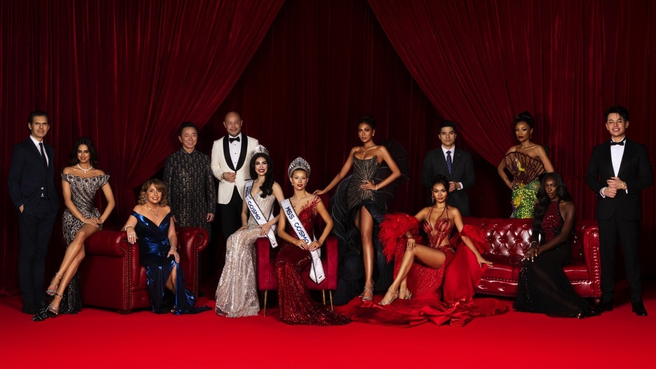 Hai thế hệ 'Miss Cosmo' trong bộ ảnh 'Cosmo Family 2025' được tái hiện qua ngôn ngữ thời trang đầy tính biểu tượng